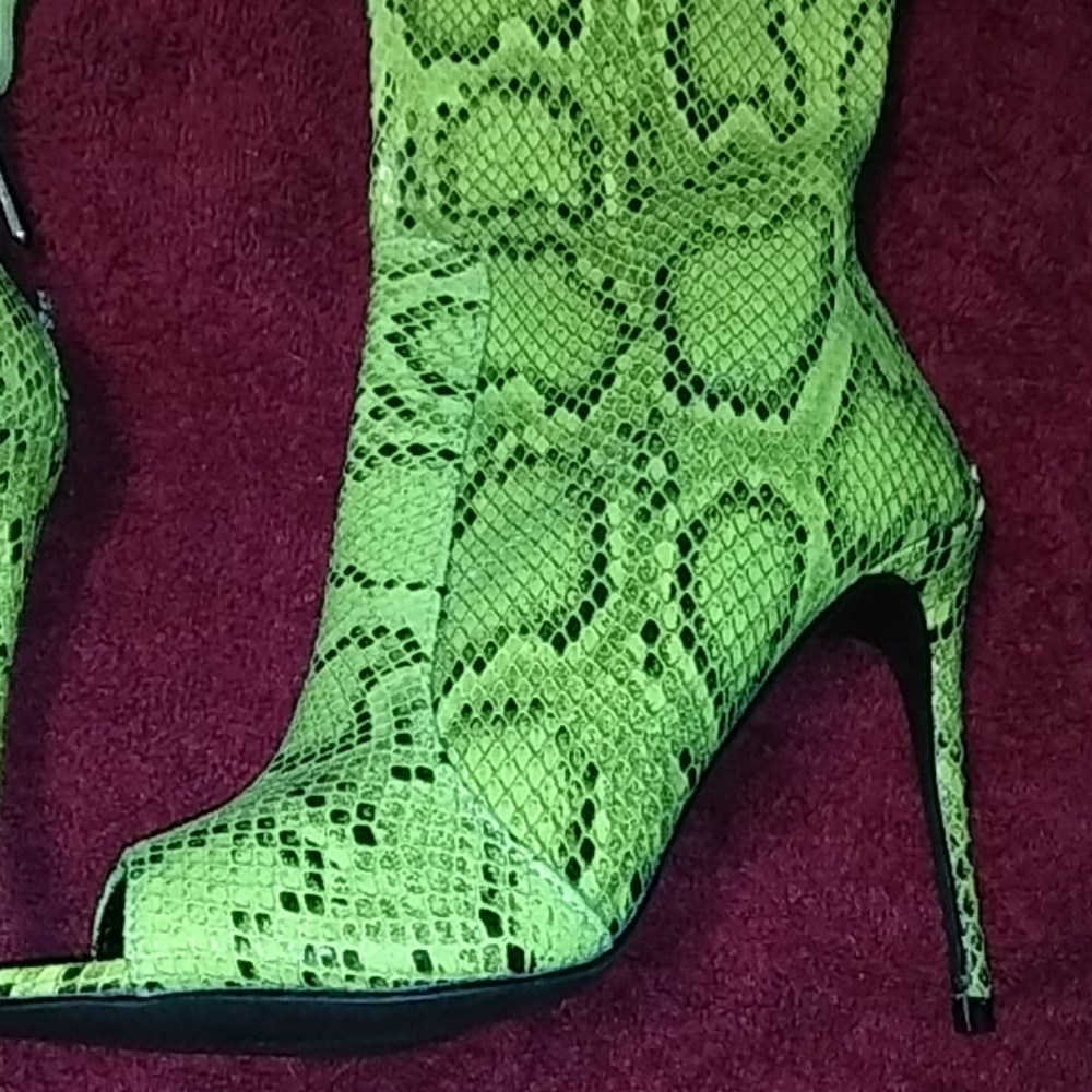 BRAND NEW LIME GREEN SNAKE SKIN THIGH HIGH BOOTS - Picture 2 of 4